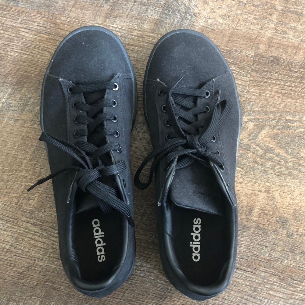 Men’s Black Adidas Size 9 Tennis Shoes